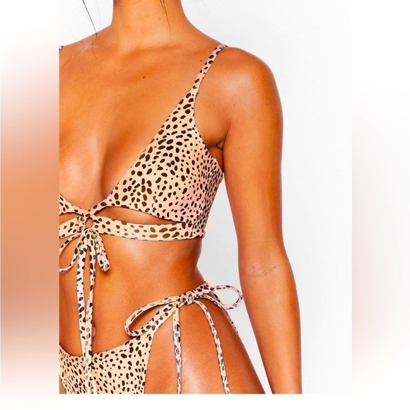 - NASTY GAL DALMATIAN “LETS GO TO THE BEACH” TIE BIKINI TOP 10US - Picture 5 of 14